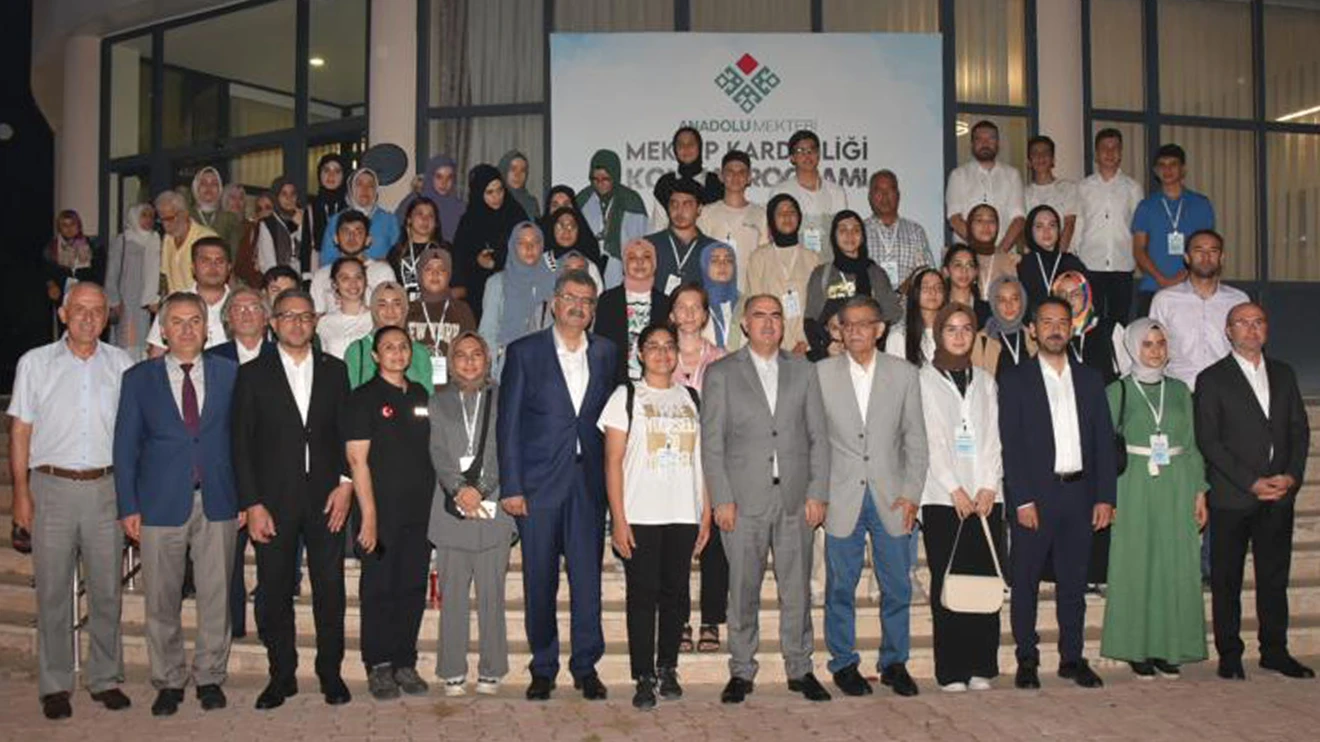 Rektör Prof. Dr. Aksoy, depremzede öğrencilerle bir araya geldi